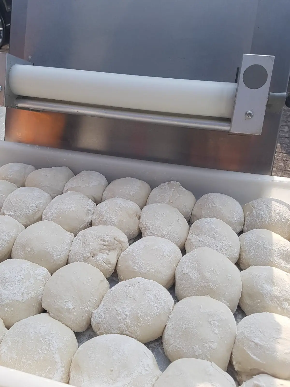 Sorgfältige Vorbereitung der Teigballen