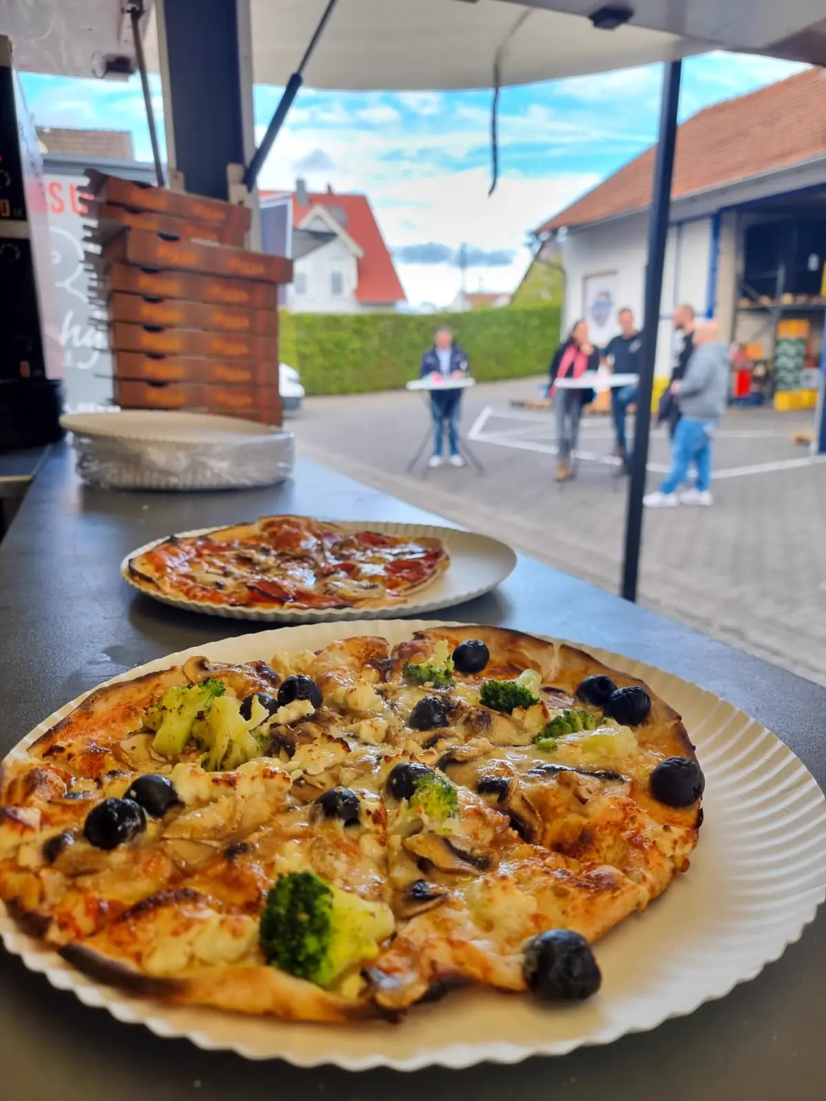 Socializing bei frisch gebackener Pizza