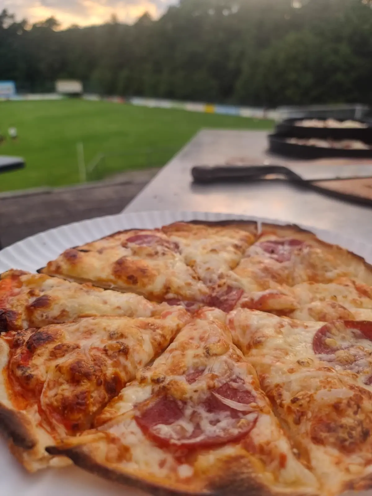 Frische Pizza-Auswahl am Buffet